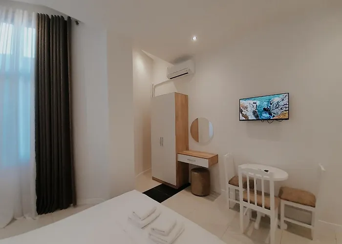 酒店 Restaurant Univers Shkodër